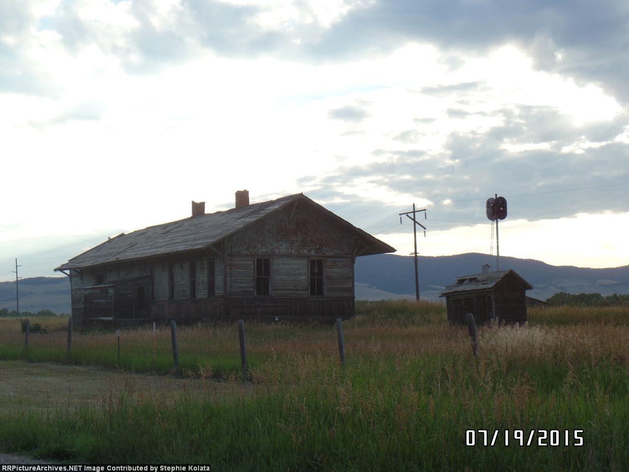 MILW DEPOT WITH SIGNAL AT MARTINSDALE MT