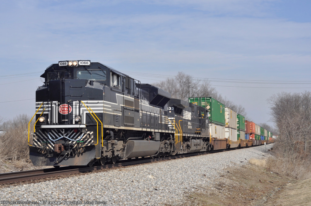 NS / NYC 1066 On NS 295 Southbound