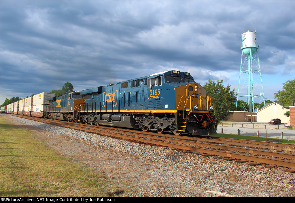 CSX 3195 