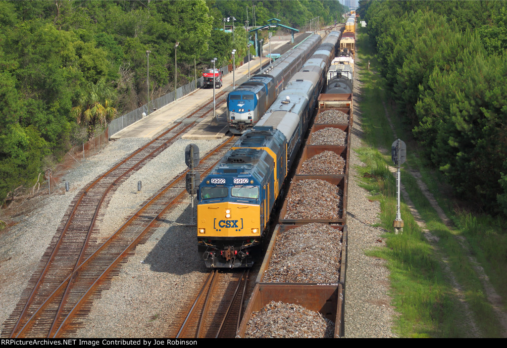 CSX Dinner Special passing Amtrak 98