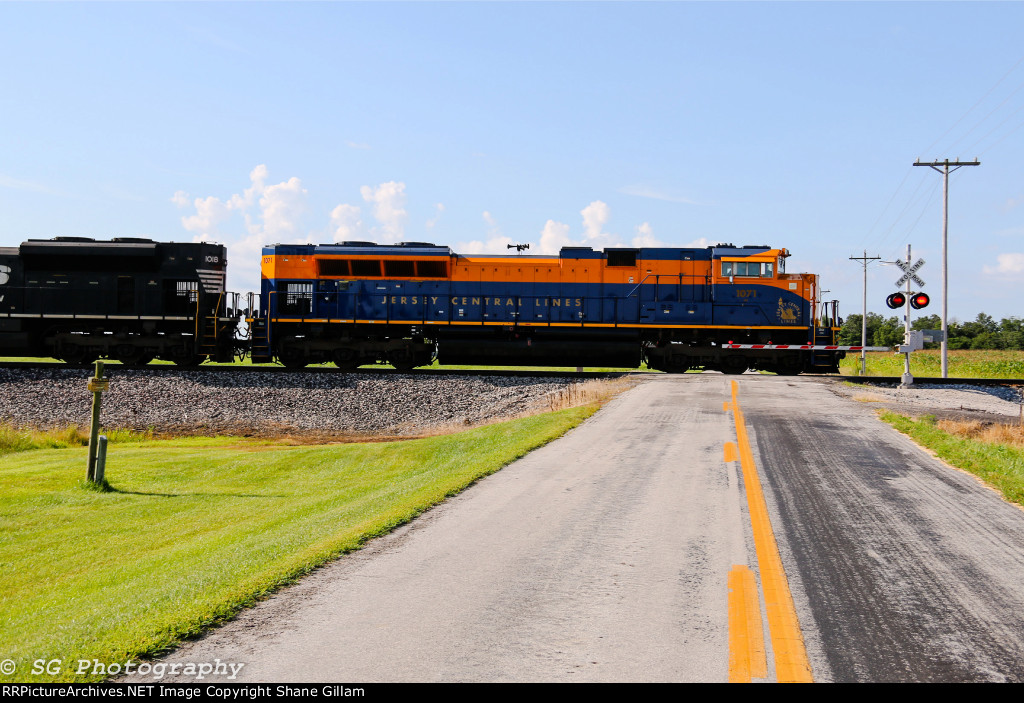 NS 1071 Jersey Central lines rolls west along the NS line.