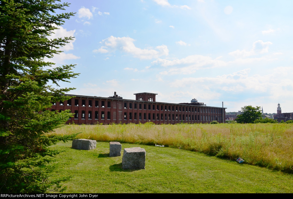 Mills surrounding the Saco station