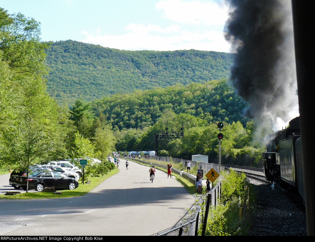A green signal beckons the 765 at 4:30 p.m.