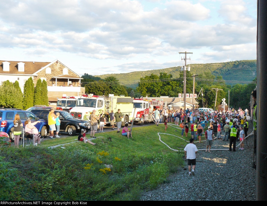 The whole town turns out for watering the 765 and its cistern...