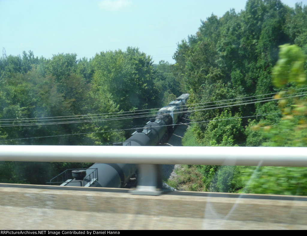 CSX Q532 rolls under the Covington Pike overpass