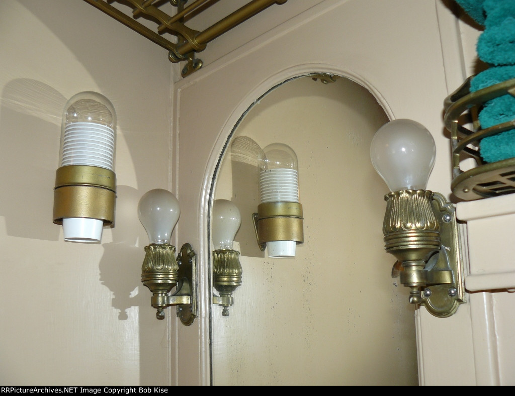 The vanity mirror inside Dover Harbor