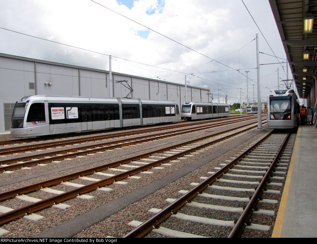 METRORail 321, 323, 330, 331