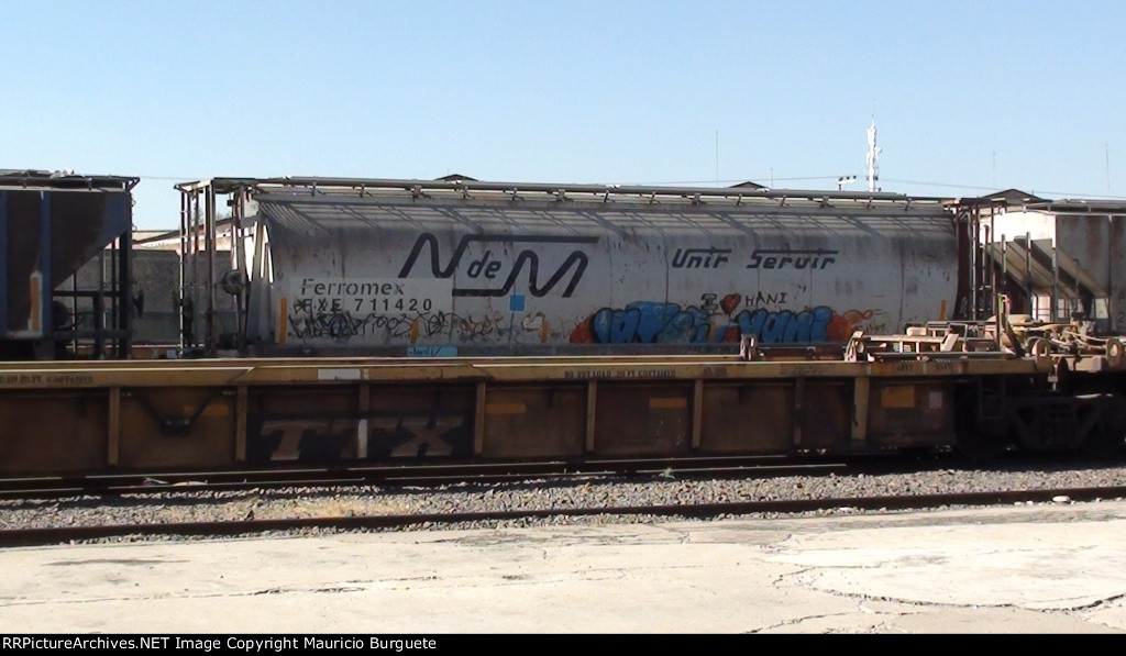 Ferromex Cylindrical hopper ex-NdeM