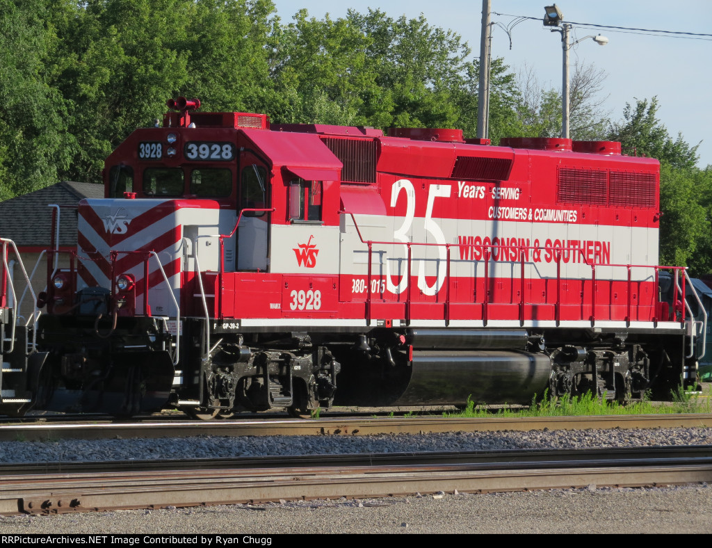 WSOR/WAMX No.3928 is WSORs 35th anniversary unit.