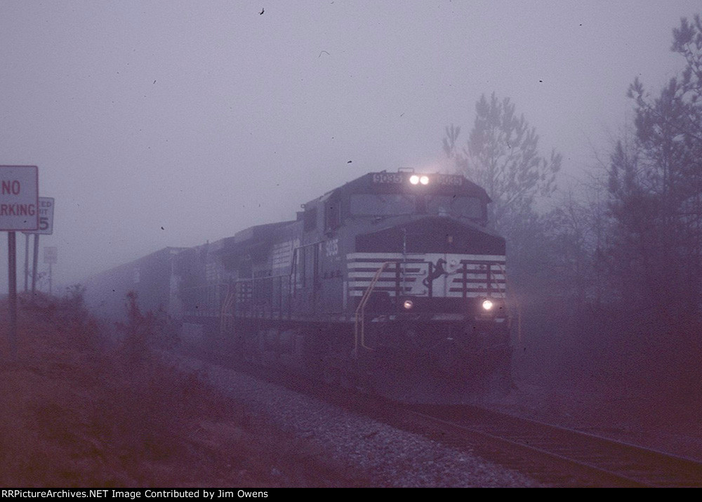 A NS westbound with empty chip hoppers heads for Silverstreet and more wood chips.