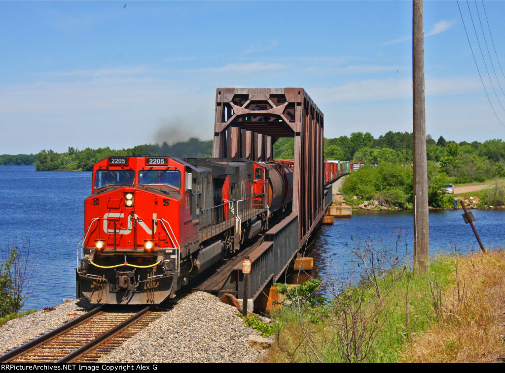 CN 2205 At Du Bay