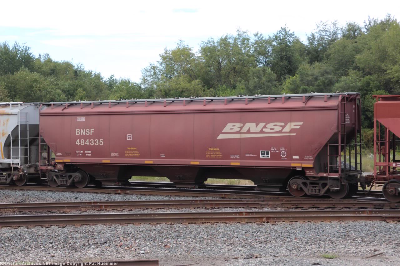 BNSF 484335