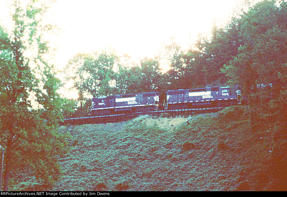NS P87 descends the loops near Andrews Geyser.