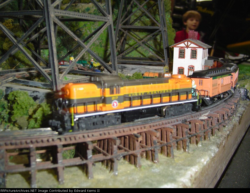 GN Passing on the Viaduct