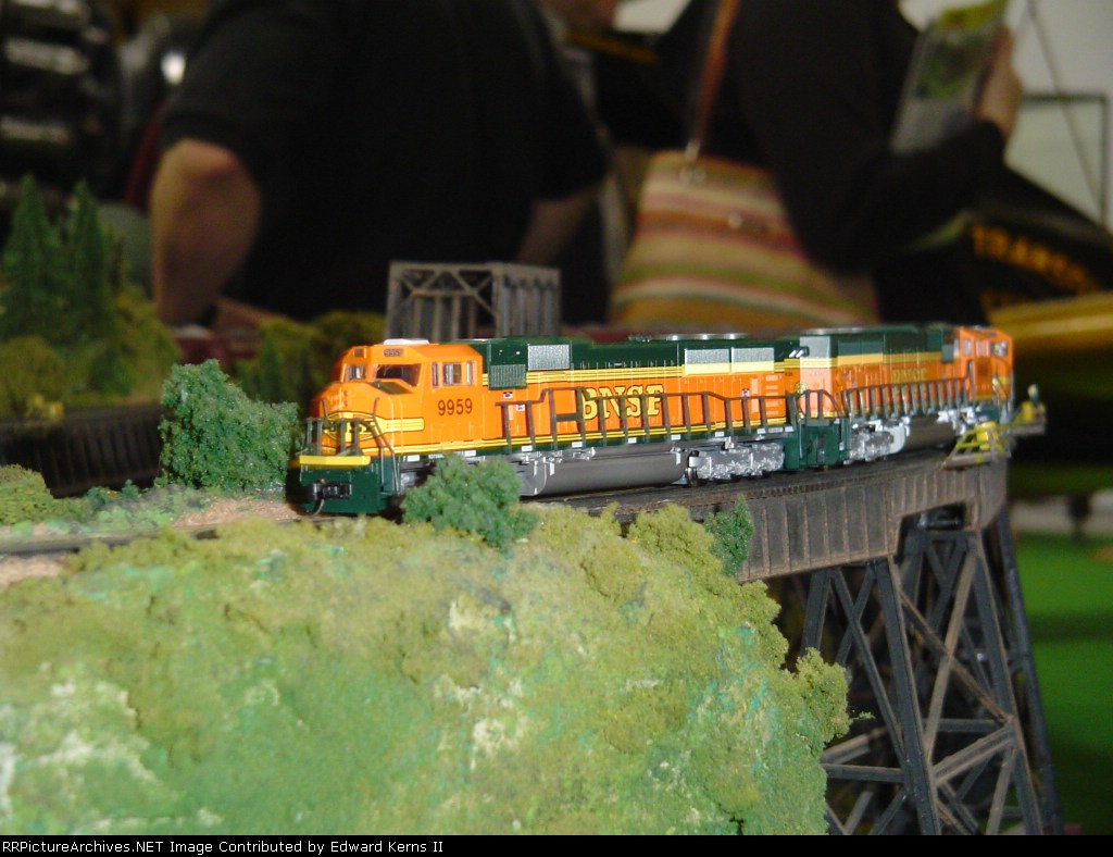 BNSF Freight Crosses the Bridge