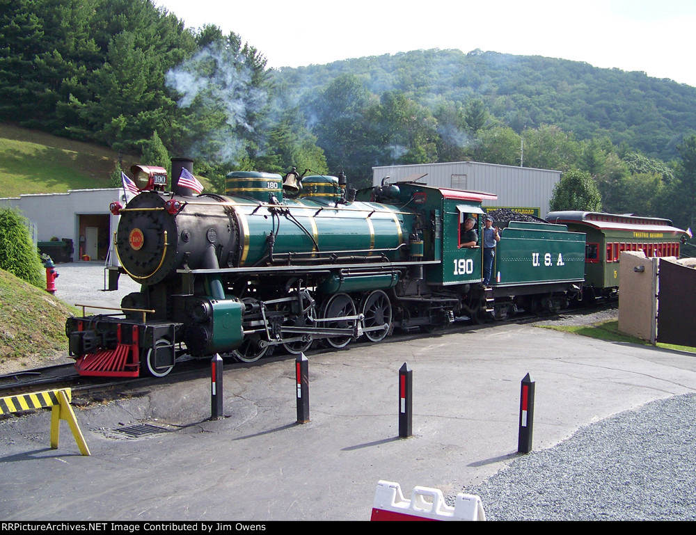 The 190 coming into the station.