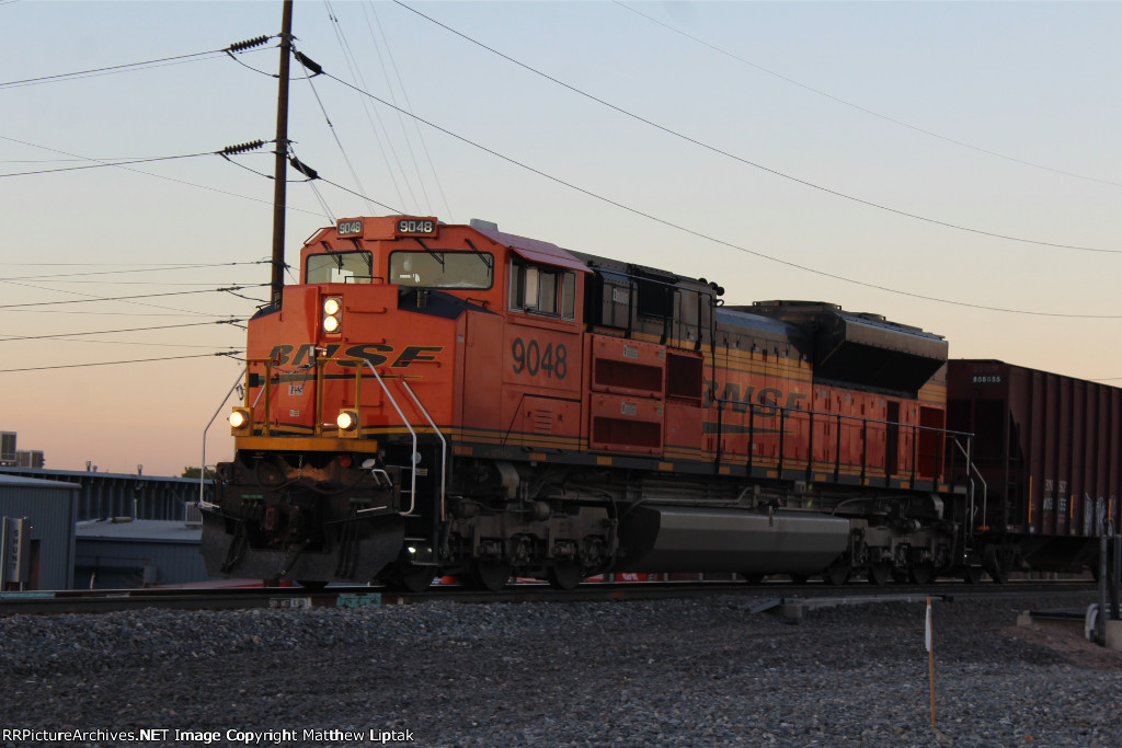 BNSF 9048