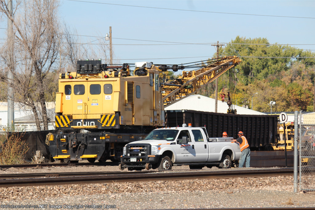 BNSF 27750, ATSF 199463, and BN 567860