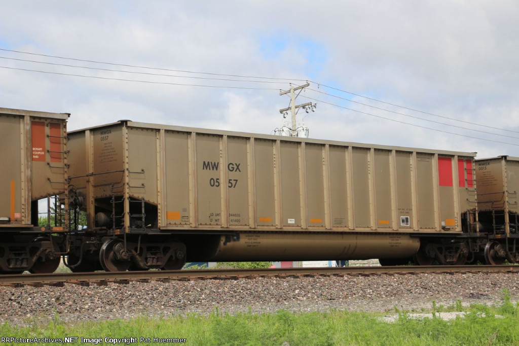 MWGX 557
