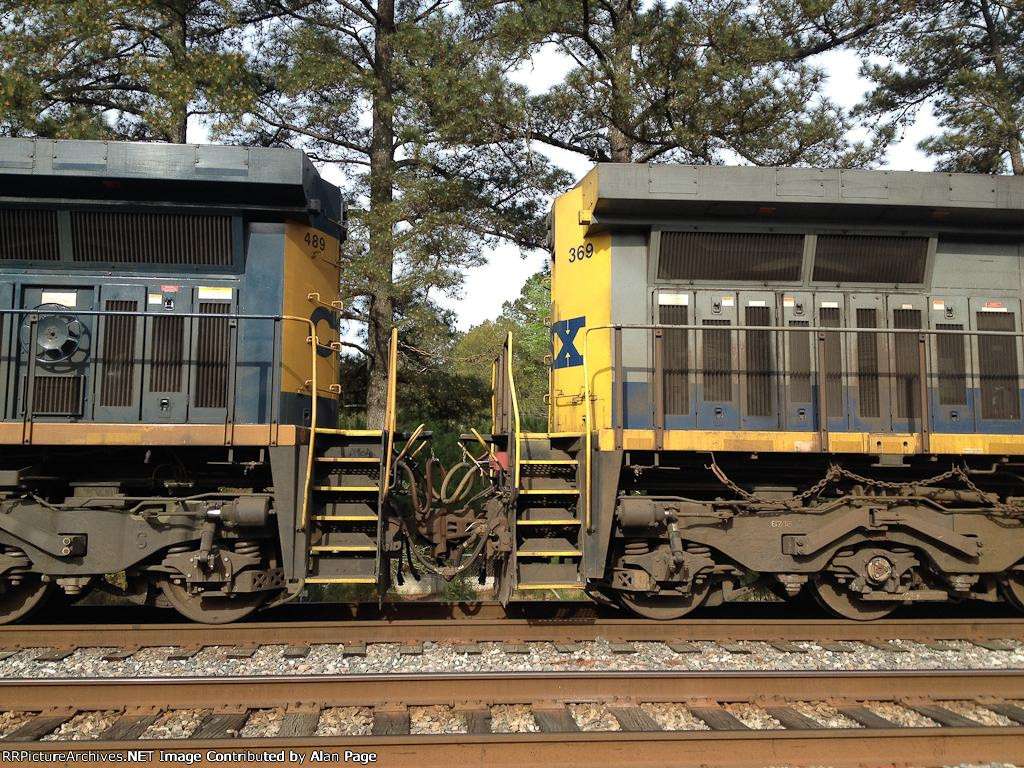 CSX AC44CW's 369 and 489