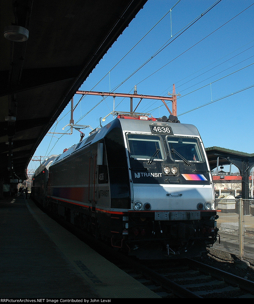 NJT Multilevel Consist heading east