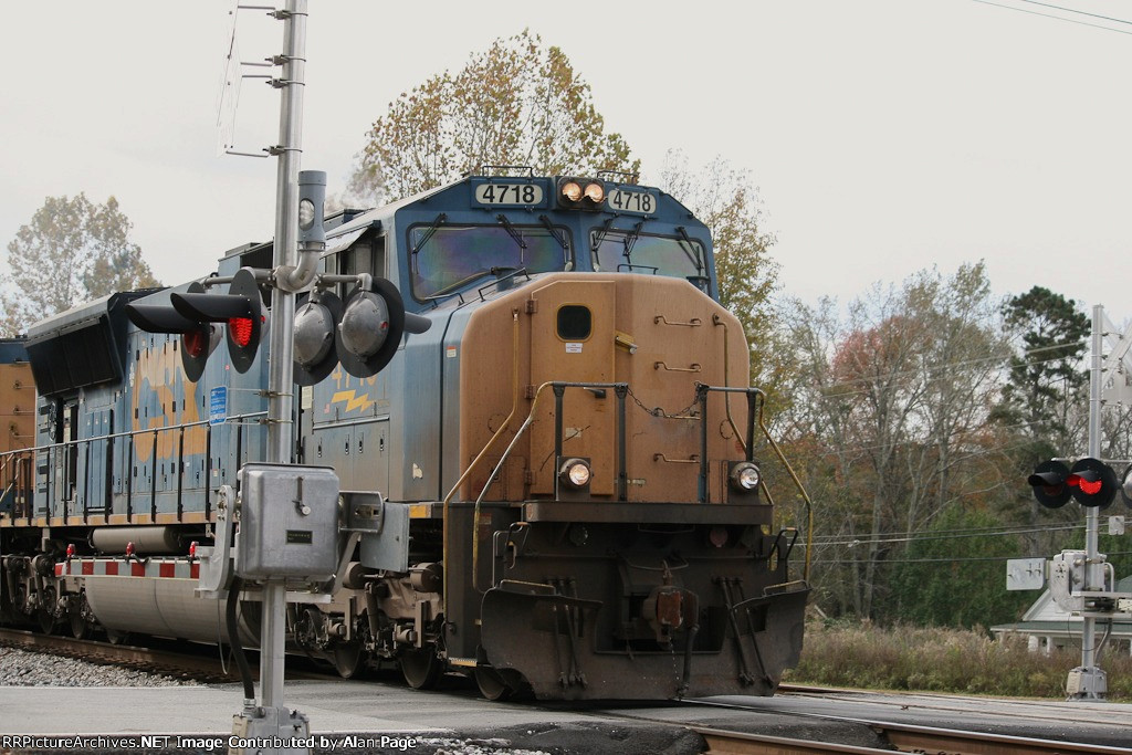 CSX SD70MAC 4718 and SD70ACe 4840