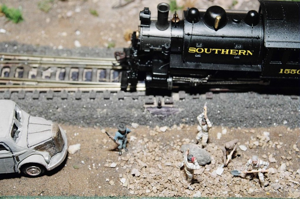 Chaingang at work:Model RR