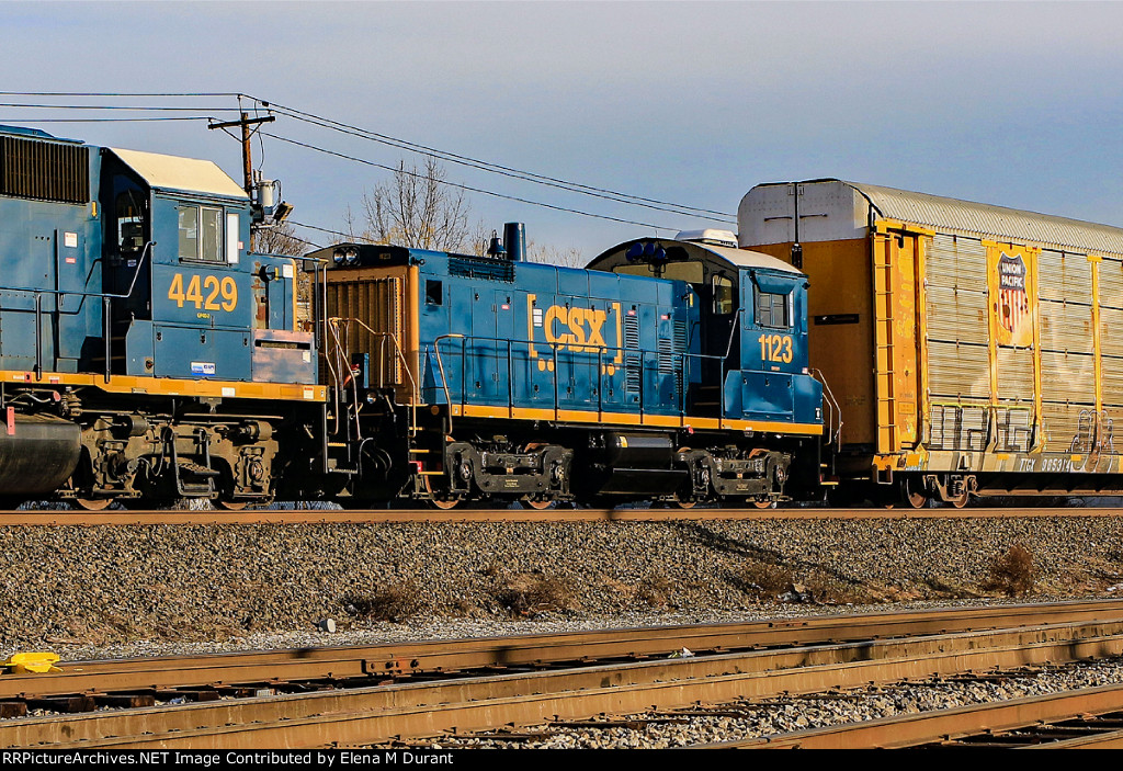 CSX 1123 on Q-434