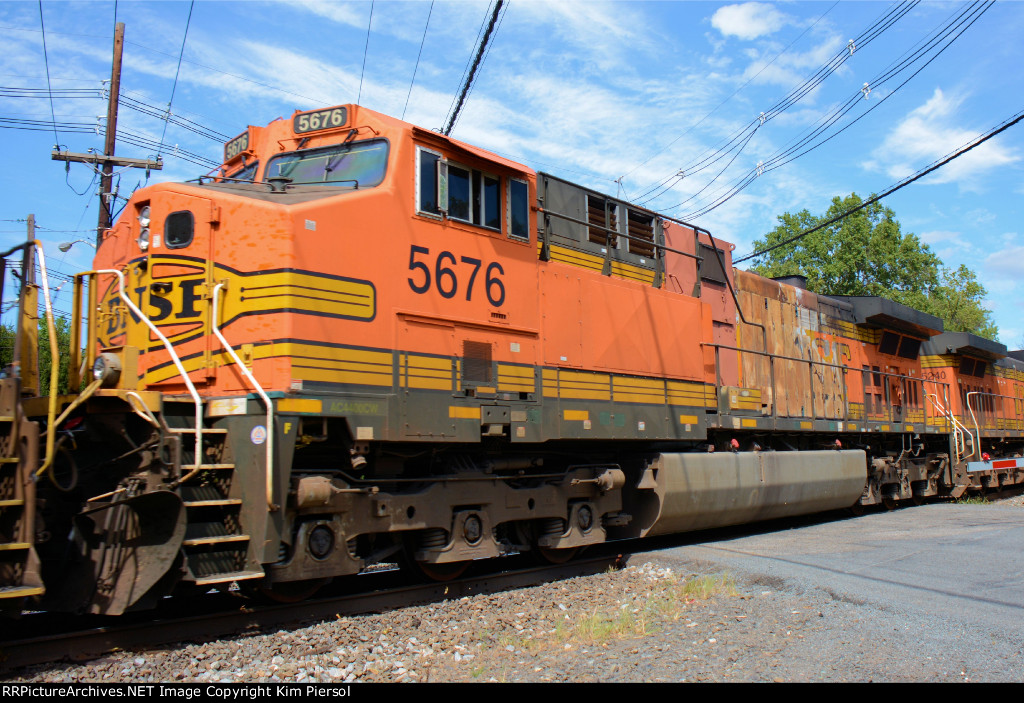 BNSF 5676