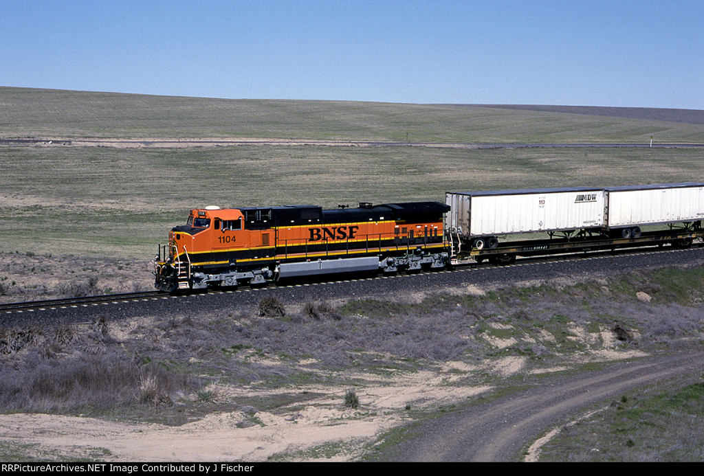BNSF 1104