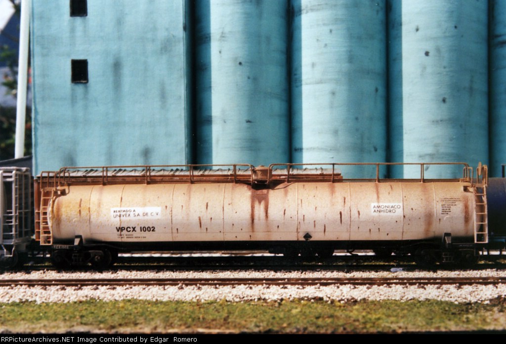 VPCX 1002. An HO scale model in full side view