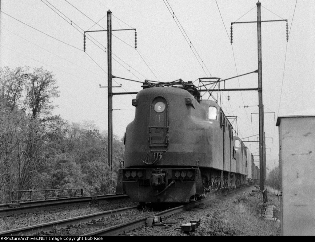 A GG-1 at Vinegar Ferry Road, westbound