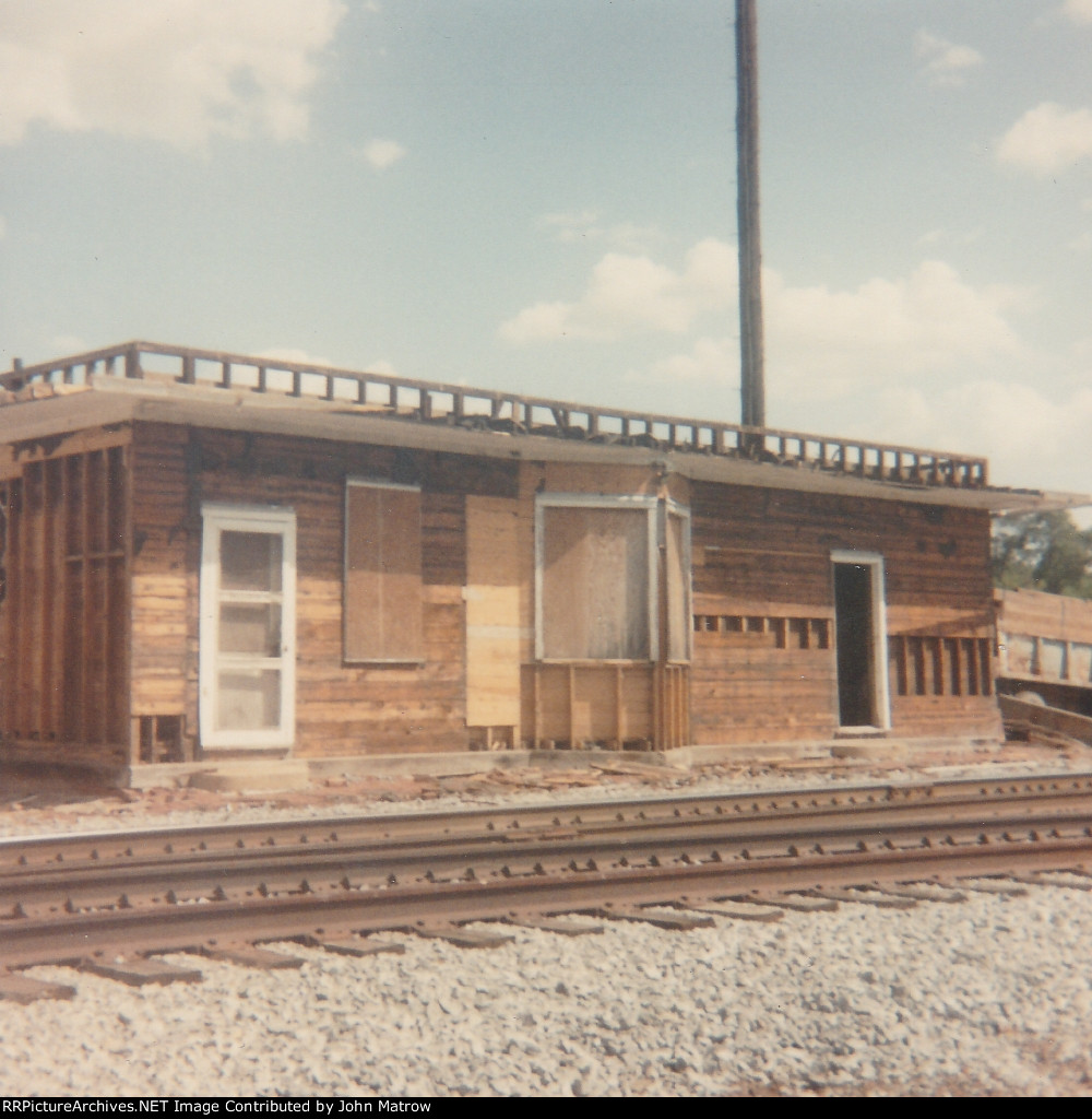 Dismantling former RI depot
