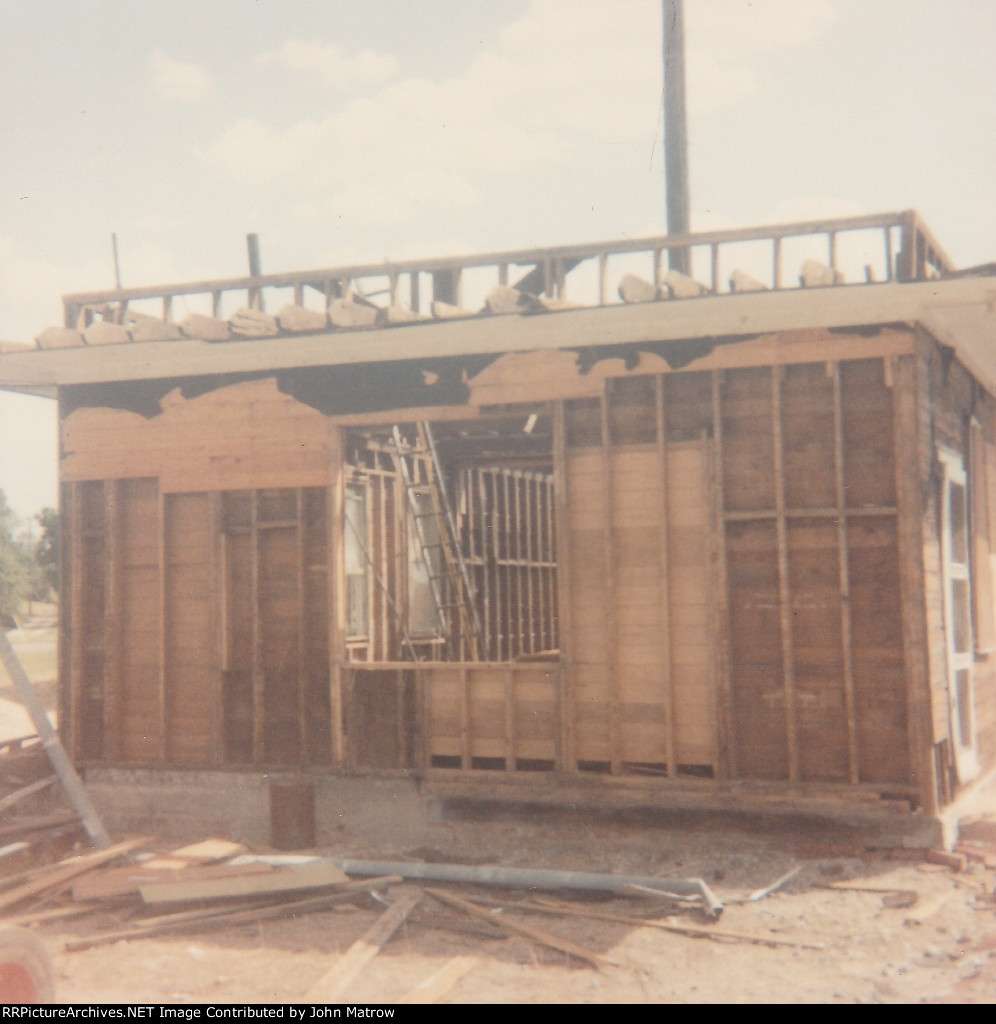 Dismantling former RI depot