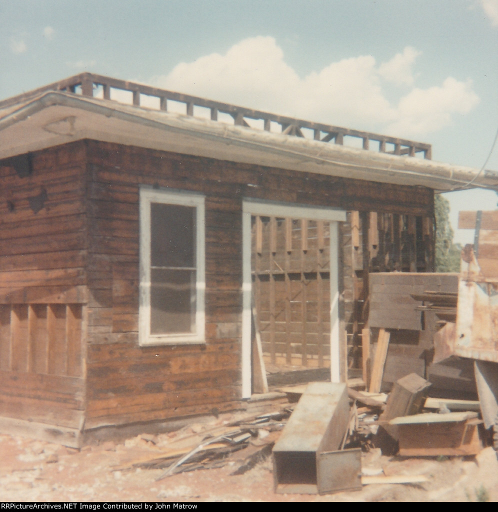 Dismantling former RI depot