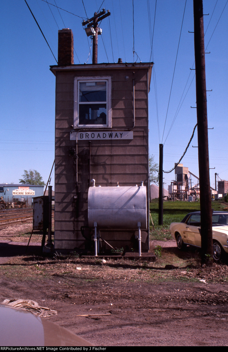 Broadway interlocking