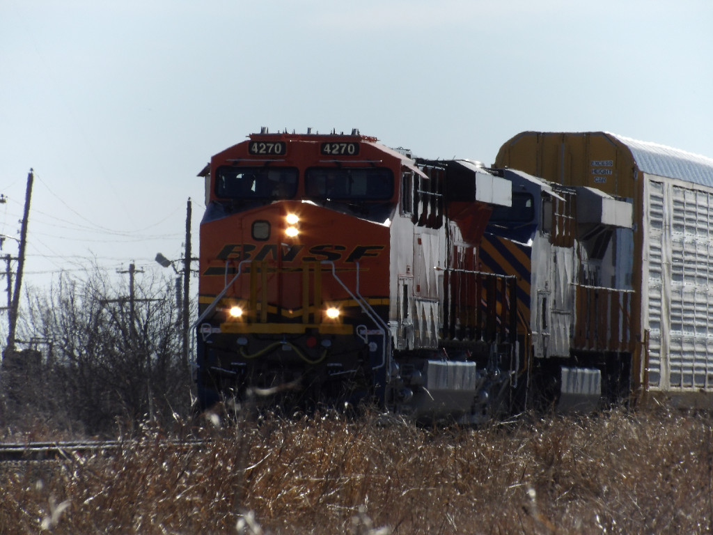 BNSF ES44C4 4270