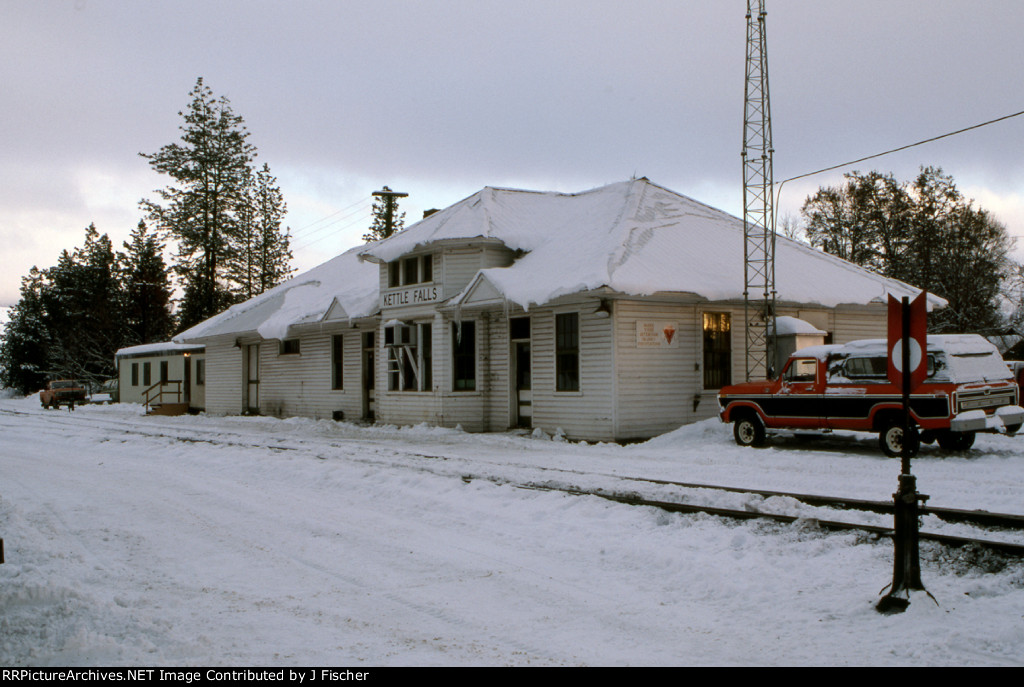 Kettle Falls depot