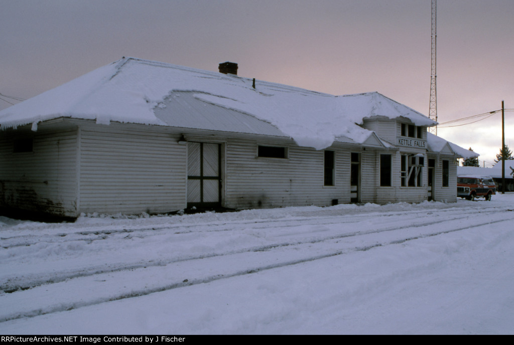 Kettle Falls depot
