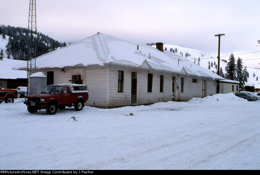 Kettle Falls depot