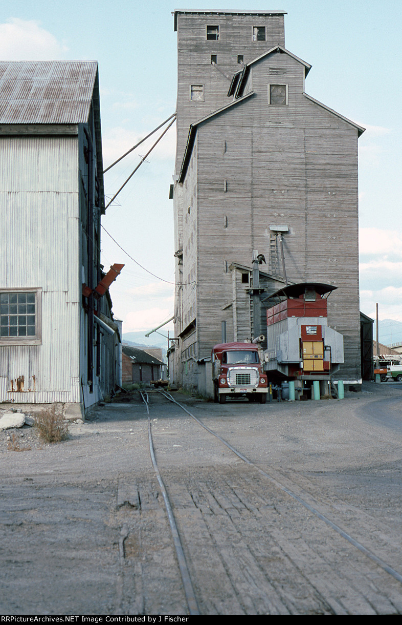 Grain elevator and warehouse