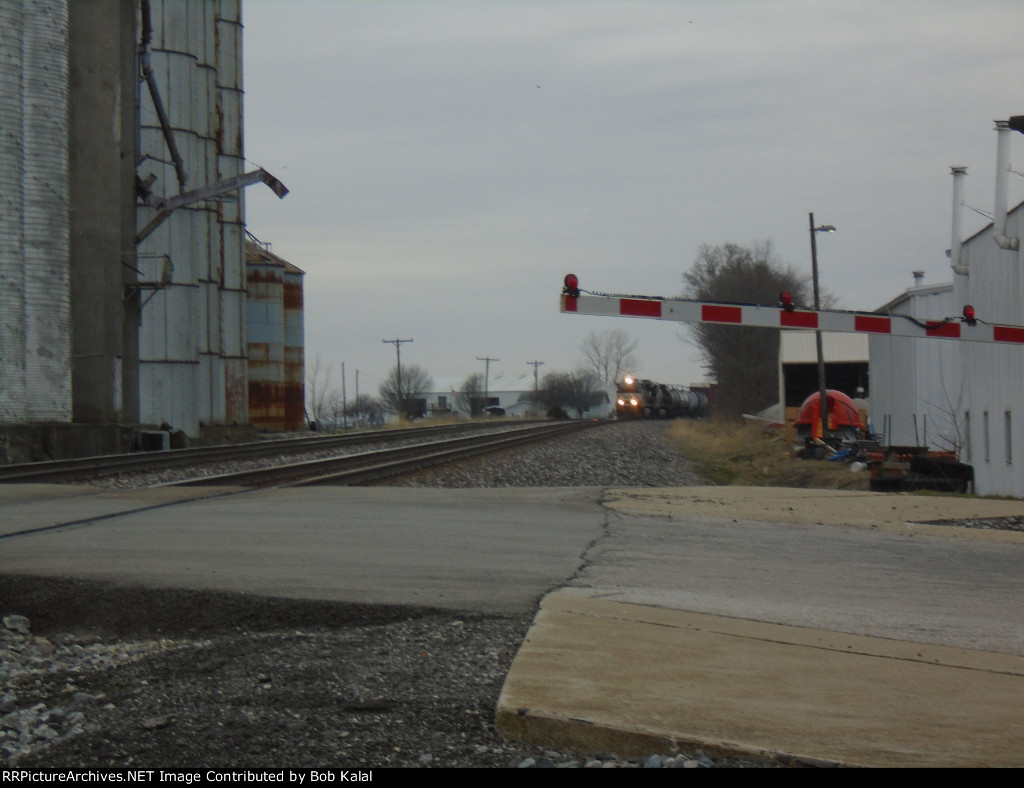 NS 9315 crossing Sandusky Street