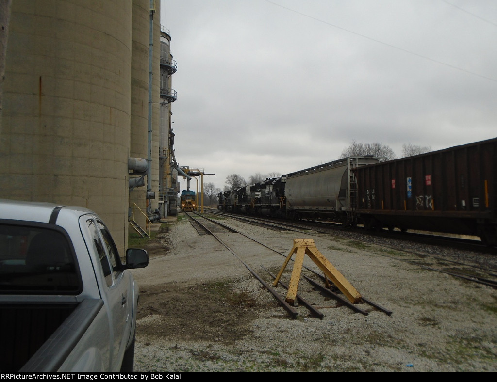 NS crossing State Line Road