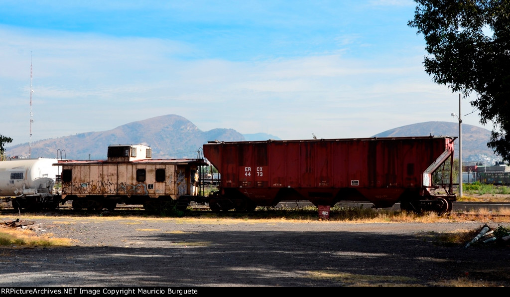 ERCX Covered Hopper and NdeM Caboose