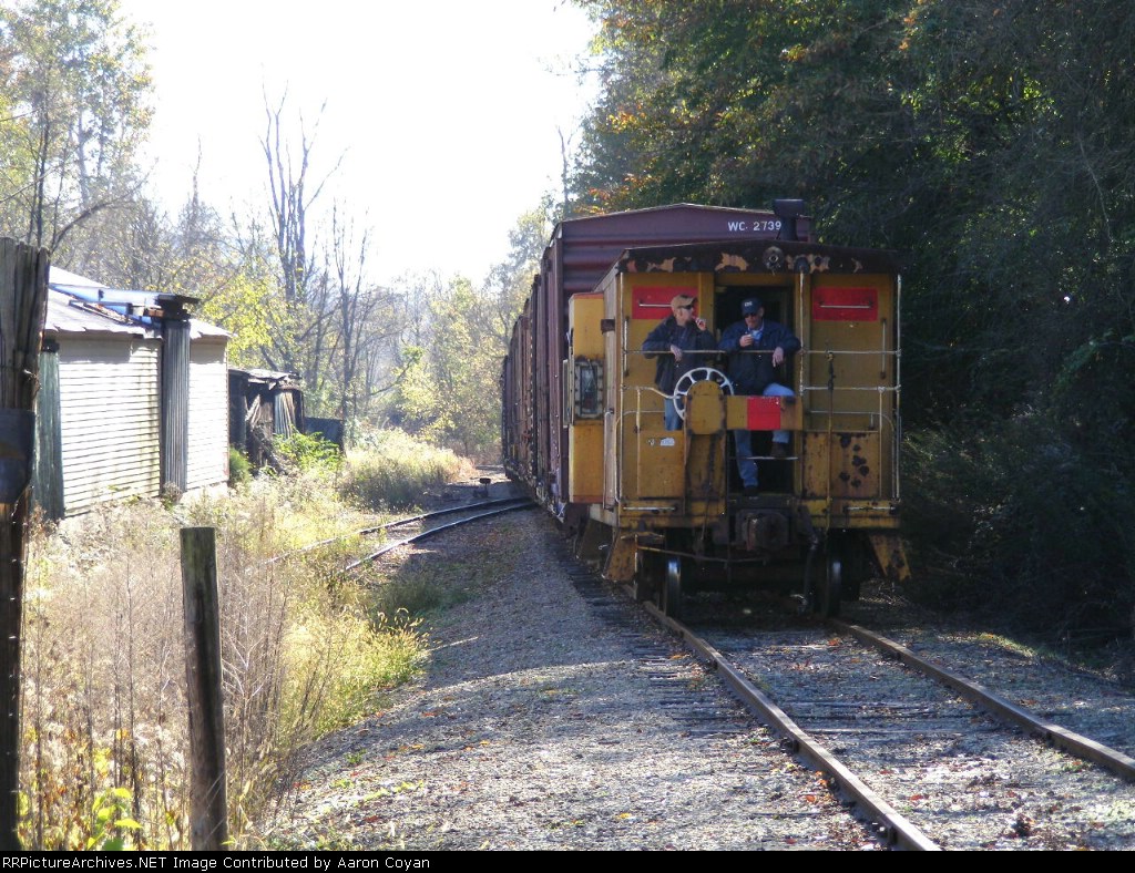 Warehouse switching completed, H776 heads back to the main as 2 crewman relax on the porch
