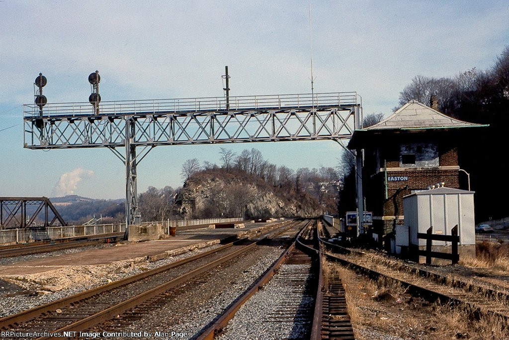 Former LV Easton tower and signal