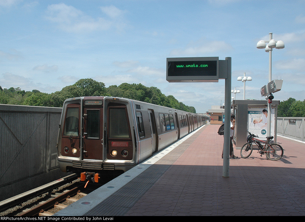 Metro Silver Line at Wiele Ave Station