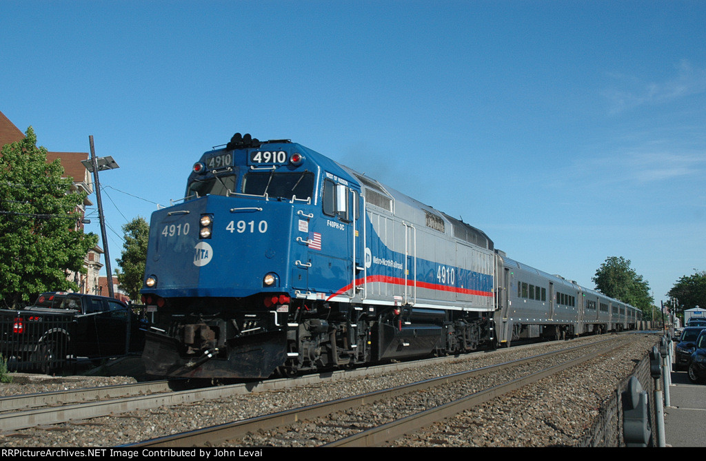 Metro North Pt. Jervis Express with an F40PH