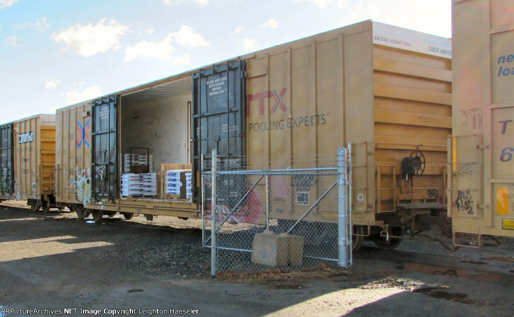 TBOX 668150 unloading
