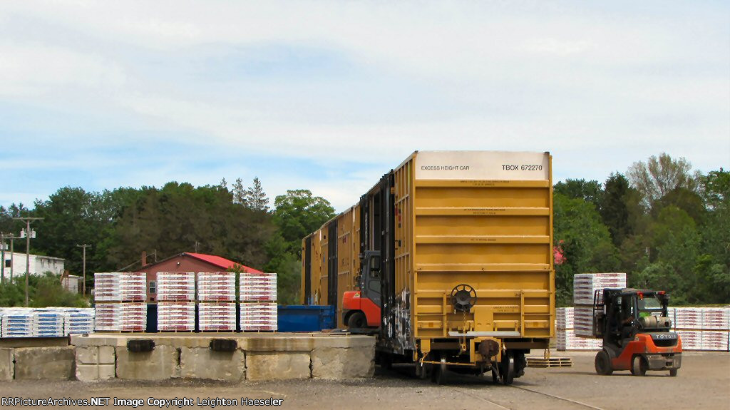 TBOX 672270 unloading